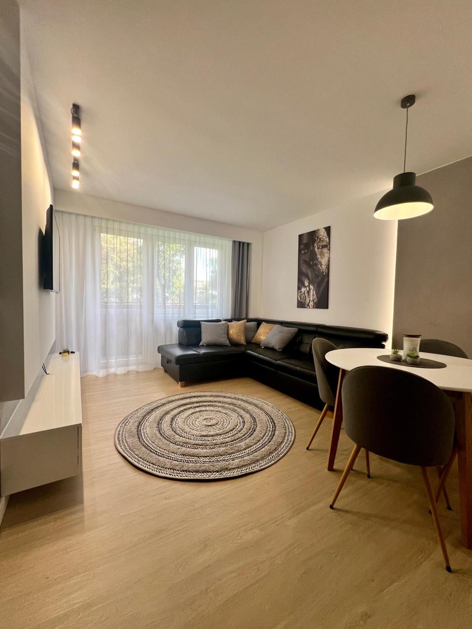 M&S Lux Apartments Kochanowskiego Łódź Exteriör bild